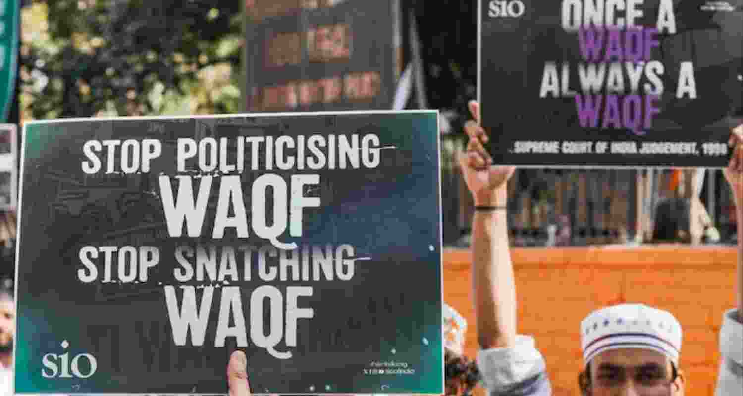 Huge protests in Kol, Chennai after Parl clears Waqf Bill Huge protests in Kol, Chennai after Parl clears Waqf Bill