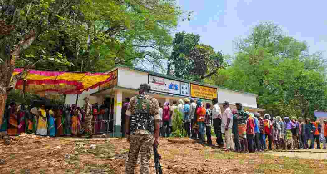 Arambag (SC) witnessed the highest polling at 36.21%, followed by Uluberia at 33.98%, and Hooghly at 33.78%. 