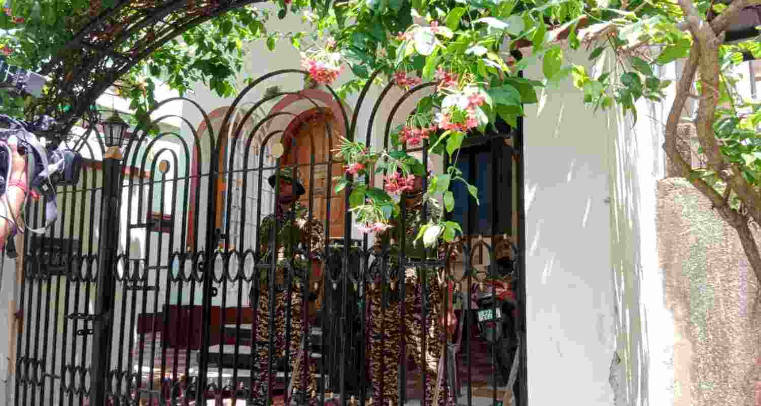 ED raids Partha Chatterjee’s Kolkata home in SSC scam probe, intensifying investigation ahead of 2026 West Bengal Assembly elections.