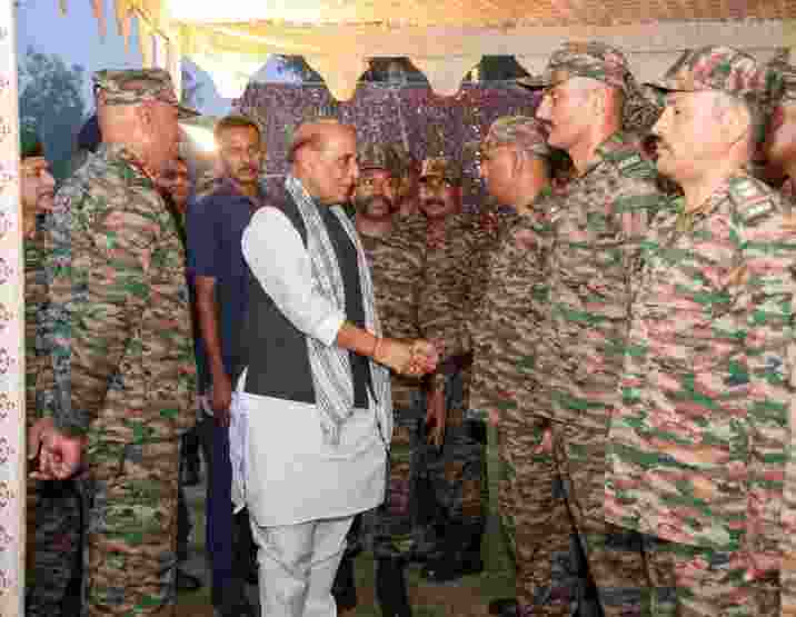 Defence Minister Rajnath Singh meeting Army officers at HQ Northern Command in Udhampur.