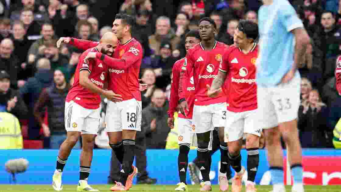 Premier League: Manchester United stuns Manchester City