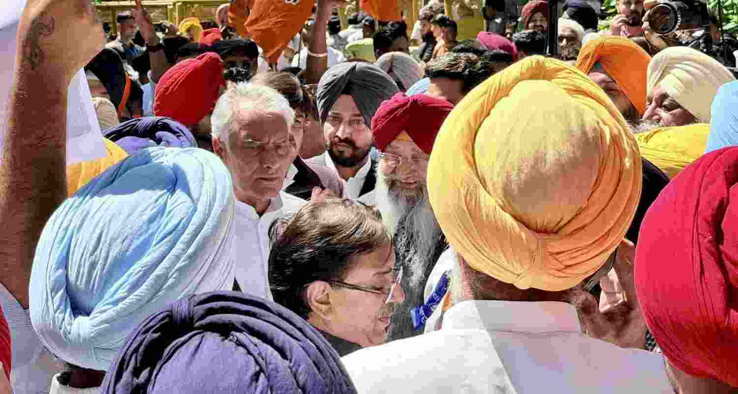 A high-level Punjab BJP delegation met with Governor Gulab Chand Kataria on Wednesday to formally request a CBI investigation into the suicide of a state warehousing official.