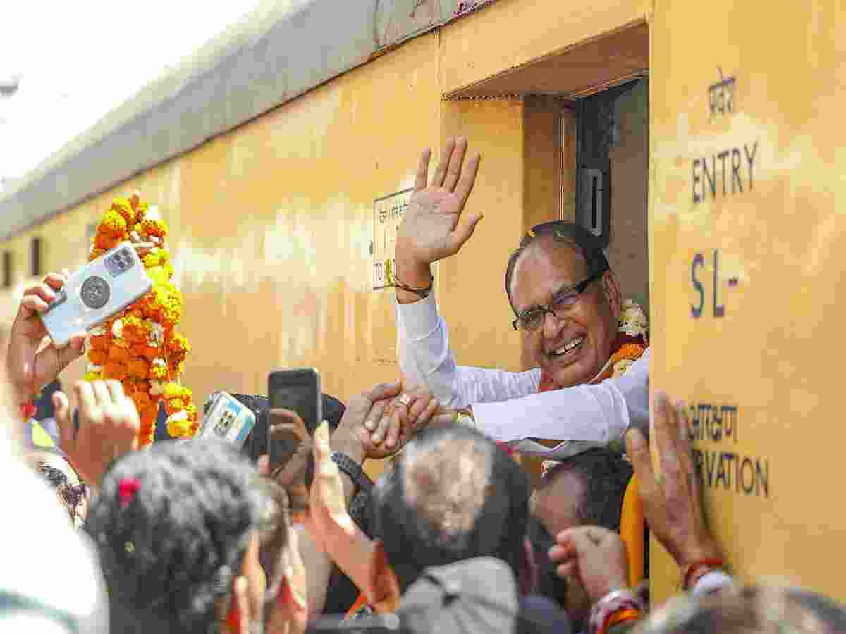 Former MP CM Shivraj Singh Chouhan begins campaign trail in Vidisha LS seat, connects with voters during train journey to 'Karmabhoomi' Former MP CM Shivraj Singh Chouhan begins campaign trail in Vidisha LS seat, connects with voters during train journey to 'Karmabhoomi'