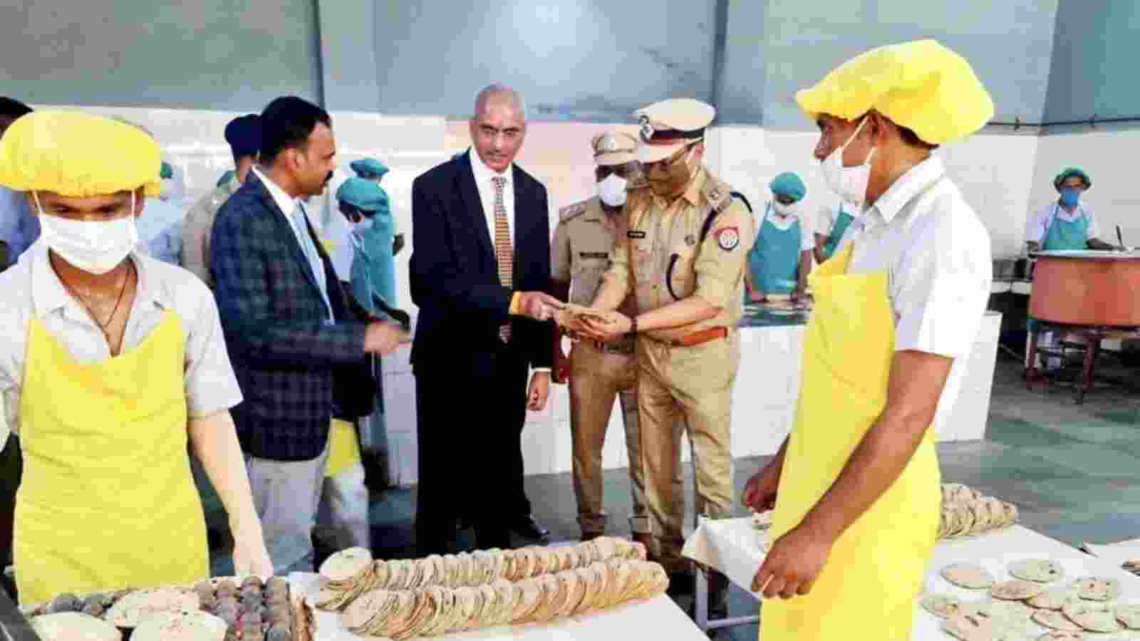 FSSAI certifies nearly 100 Jails, including Tihar and Central Jail Gaya, as 'Eat Right Campuses' FSSAI certifies nearly 100 Jails, including Tihar and Central Jail Gaya, as 'Eat Right Campuses'