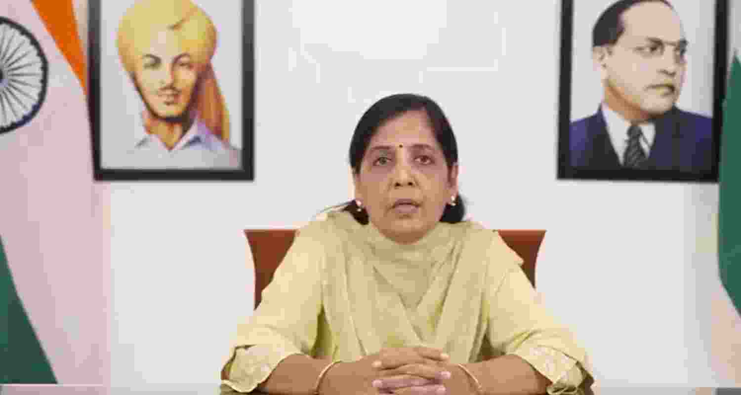 Sunita Kejriwal briefs the press about the conditions of Delhi CM Arvind Kejriwal in ED's custody. Image X. Sunita Kejriwal briefs the press about the conditions of Delhi CM Arvind Kejriwal in ED's custody. Image X.