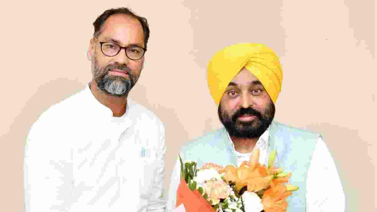 Former Akali MLA Pawan Tinu joins AAP. likely to be fielded from Jalandhar Former Akali MLA Pawan Tinu joins AAP. likely to be fielded from Jalandhar