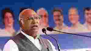 Congress President Mallikarjun Kharge criticized the Modi Government's approach to China, alleging that it has endangered India's territorial integrity and national security while neglecting Ladakh's Constitutional rights. Congress President Mallikarjun Kharge criticized the Modi Government's approach to China, alleging that it has endangered India's territorial integrity and national security while neglecting Ladakh's Constitutional rights.