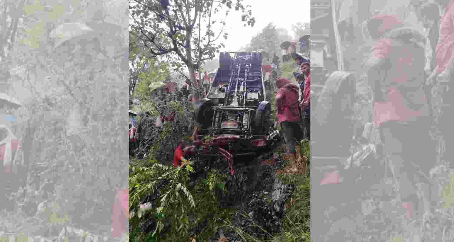 A private bus traveling from Jahu to Mandi via Patdighat-Kalkhar met with an accident, leaving around 20 passengers injured. A private bus traveling from Jahu to Mandi via Patdighat-Kalkhar met with an accident, leaving around 20 passengers injured.