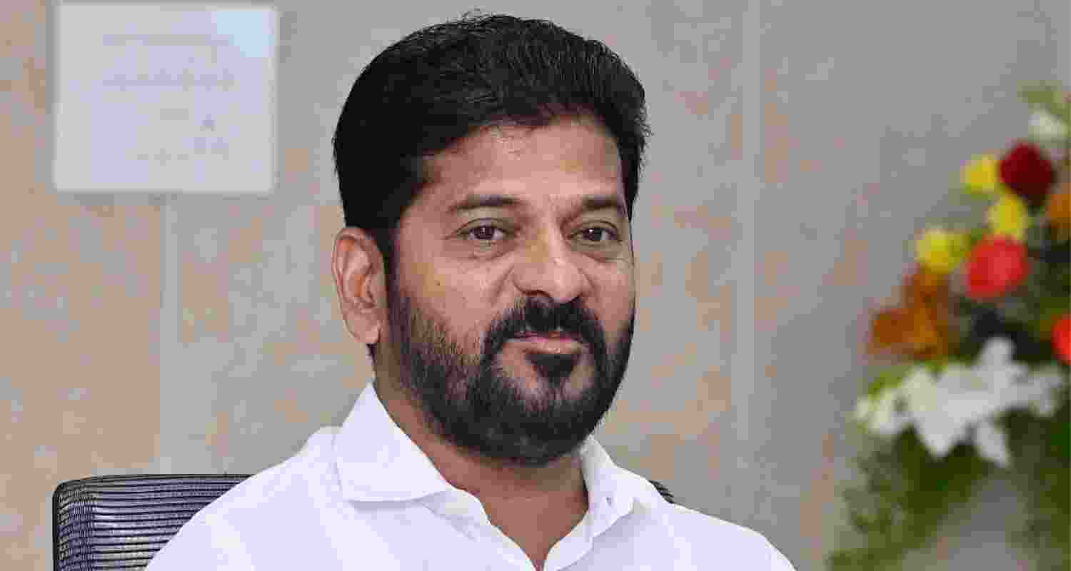 T’gana CM alleges Centre, BRS blocking Hyderabad Metro Phase-2 T’gana CM alleges Centre, BRS blocking Hyderabad Metro Phase-2