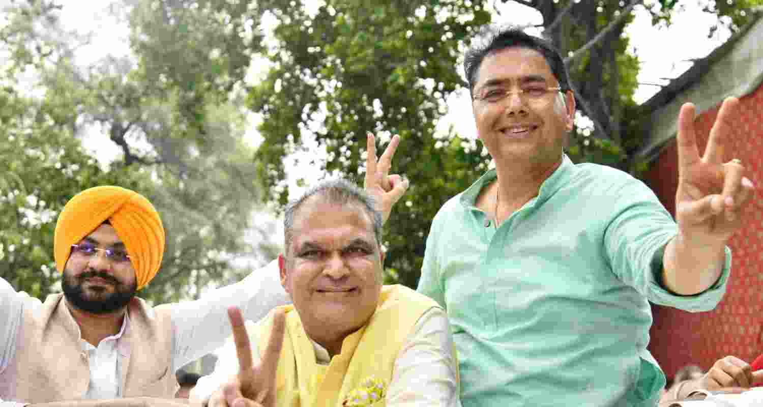 AAP leaders celebrate Arora’s Ludhiana West Bypoll win. AAP leaders celebrate Arora’s Ludhiana West Bypoll win.