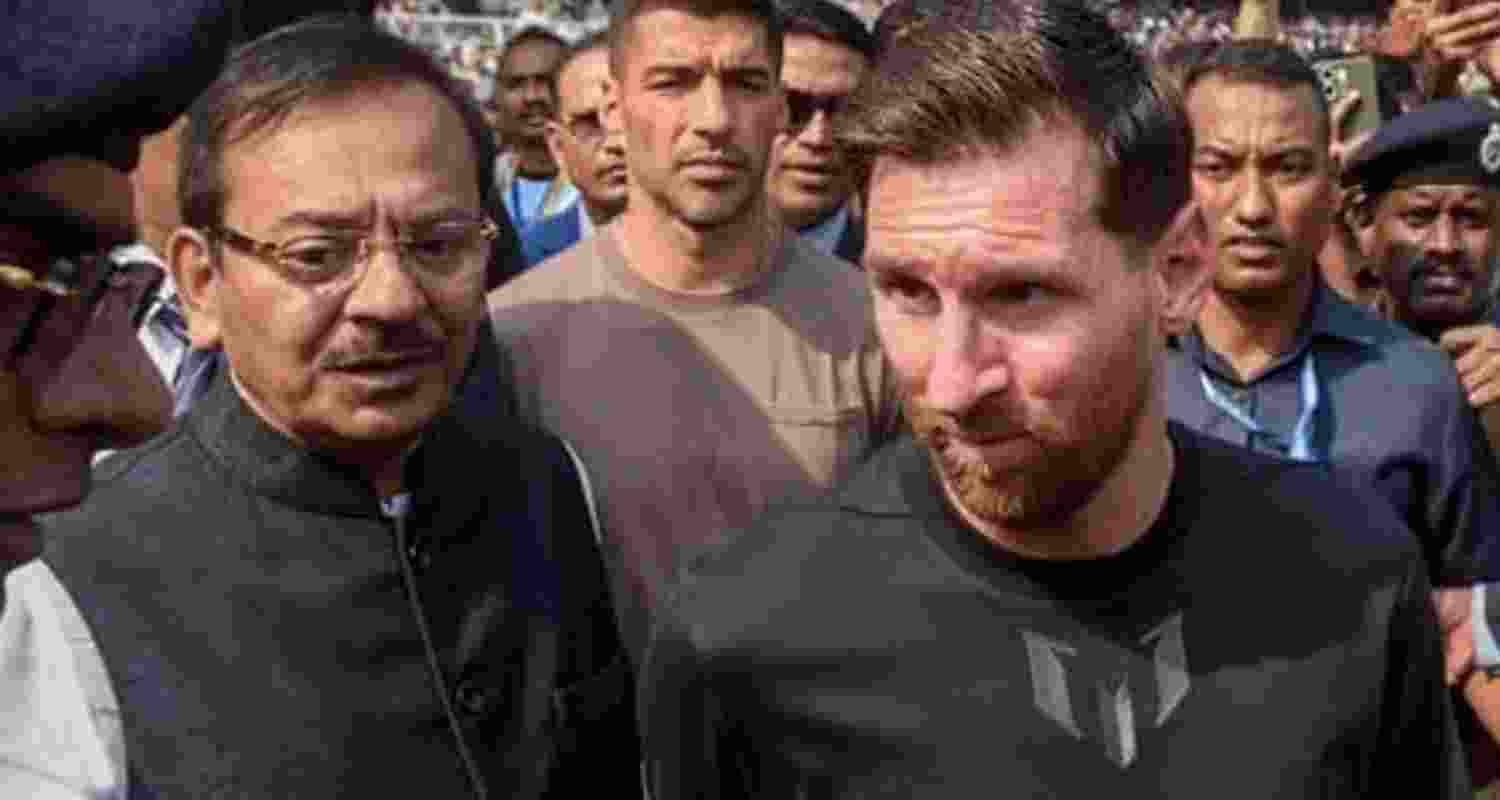 Former minister Aroop Biswas appeared before Bidhannagar South Police for questioning in the probe into alleged irregularities during Messi's visit. Former minister Aroop Biswas appeared before Bidhannagar South Police for questioning in the probe into alleged irregularities during Messi's visit.
