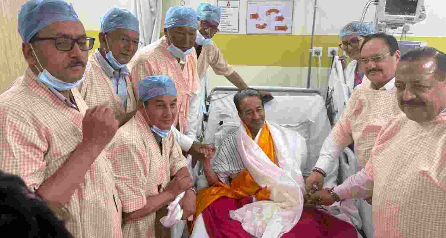 Activist Sonam Wangchuk ends his 26-day fast. Activist Sonam Wangchuk ends his 26-day fast.