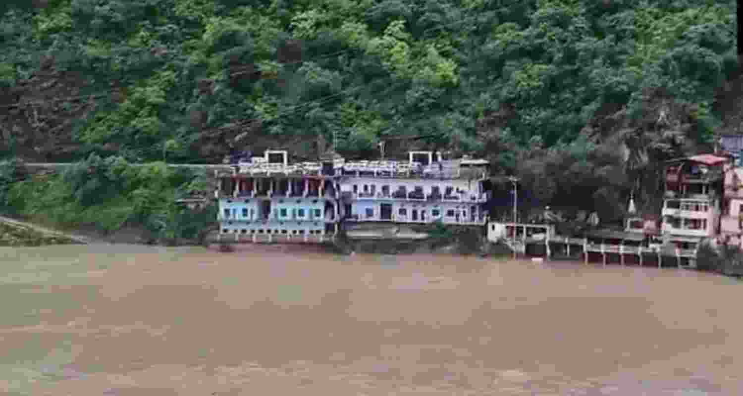 Alaknanda, Mandakini rivers cross warning levels in Rudraprayag amid heavy rainfall. Alaknanda, Mandakini rivers cross warning levels in Rudraprayag amid heavy rainfall.