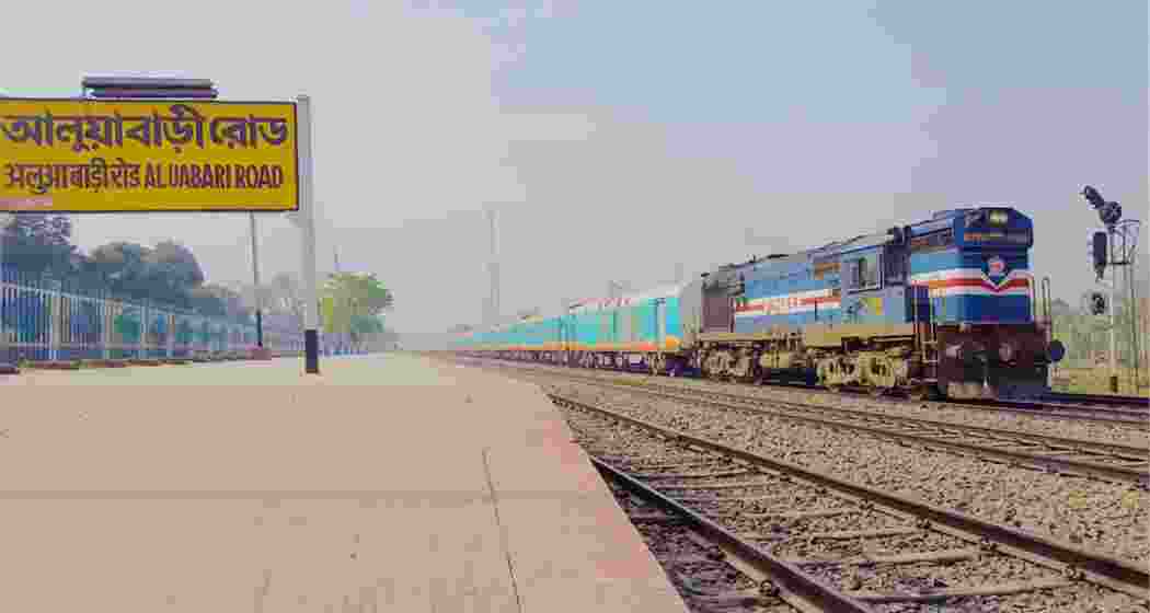 A train at a halt at the Aluabari railway station. A train at a halt at the Aluabari railway station.