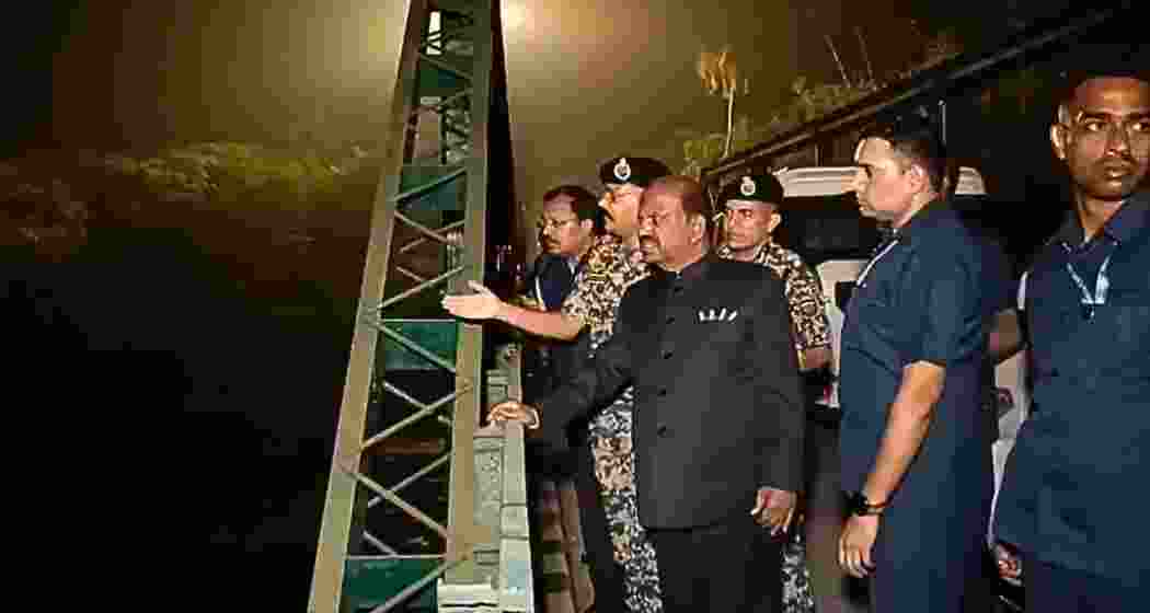 Bengal Guv at Hakimpur border with BSF personnel and security officials to assess reverse migration in the region. Bengal Guv at Hakimpur border with BSF personnel and security officials to assess reverse migration in the region.