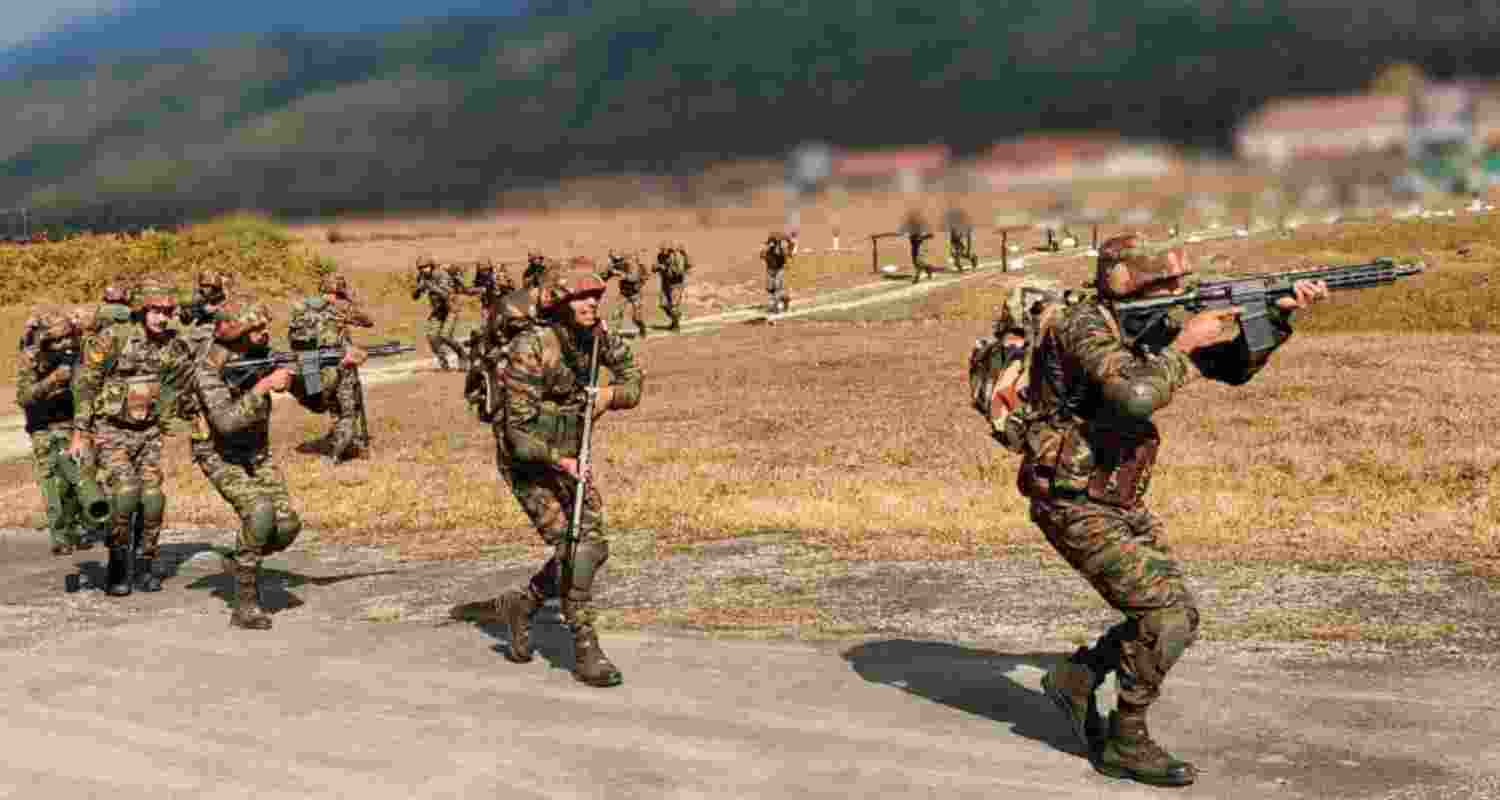 Indian Army and Assam Rifles conduct helicopter-borne troop insertion drill in Arunachal’s Vijaynagar. Indian Army and Assam Rifles conduct helicopter-borne troop insertion drill in Arunachal’s Vijaynagar.