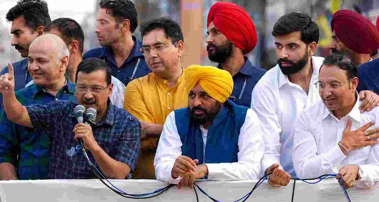 Arvind Kejriwal alleges 70 pc of drugs entering Punjab come from Gujarat, attacks BJP and claims AAP has curbed narcotics smuggling. Arvind Kejriwal alleges 70 pc of drugs entering Punjab come from Gujarat, attacks BJP and claims AAP has curbed narcotics smuggling.