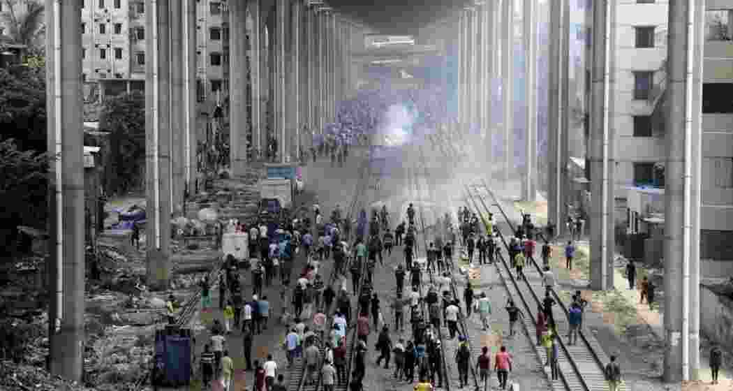 Police and students clash in Dhaka, escalating tensions and unrest. Police and students clash in Dhaka, escalating tensions and unrest.