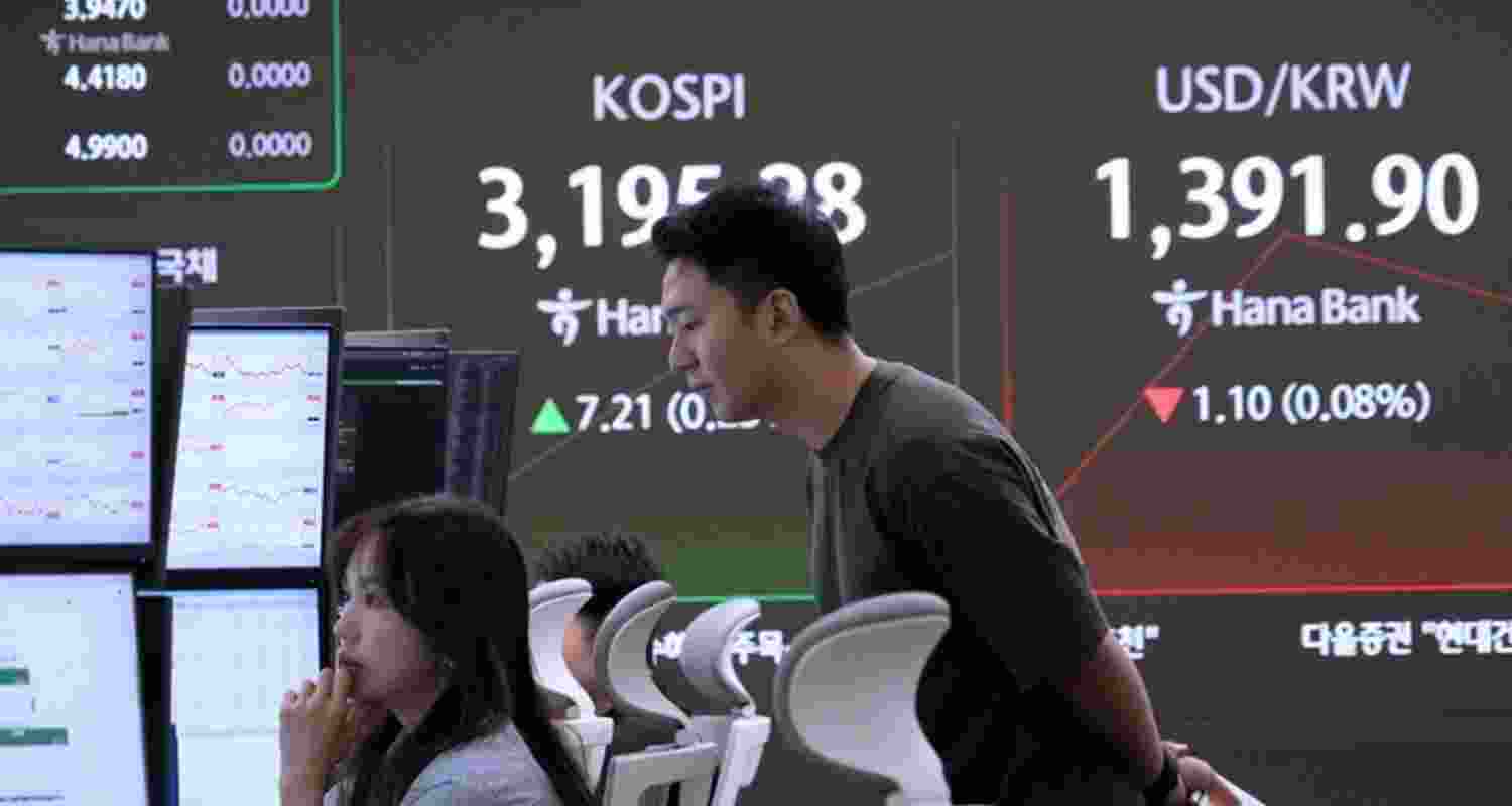 Asian shares were mixed on Monday, while US stock futures rose modestly following Wall Street’s third consecutive weekly gain. Asian shares were mixed on Monday, while US stock futures rose modestly following Wall Street’s third consecutive weekly gain.
