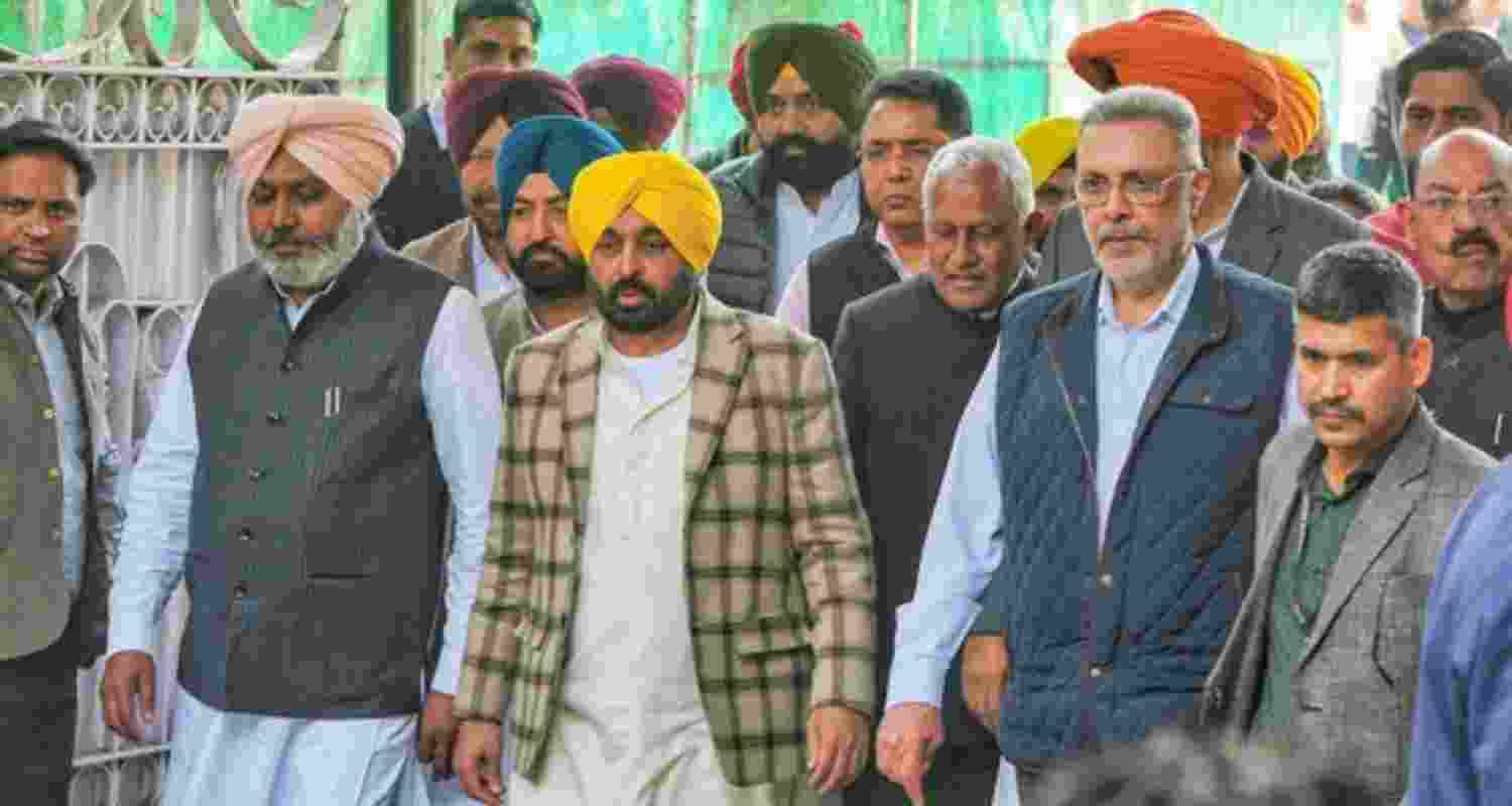 Farmer leaders accuse Punjab CM Mann of leaving meeting Farmer leaders accuse Punjab CM Mann of leaving meeting