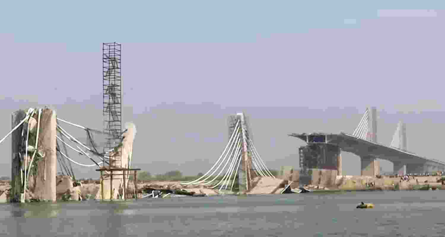 SC raps Bihar govt on bridge collapse, moves PIL to HC SC raps Bihar govt on bridge collapse, moves PIL to HC