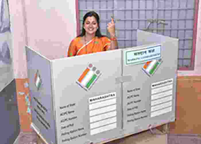 Maha MLA takes MP wife Navneet Kaur Rana on bike ride to cast vote in Amravati Maha MLA takes MP wife Navneet Kaur Rana on bike ride to cast vote in Amravati