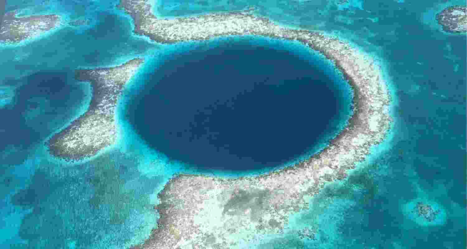 Mysterious 900 feet blue hole in Mexico Mysterious 900 feet blue hole in Mexico