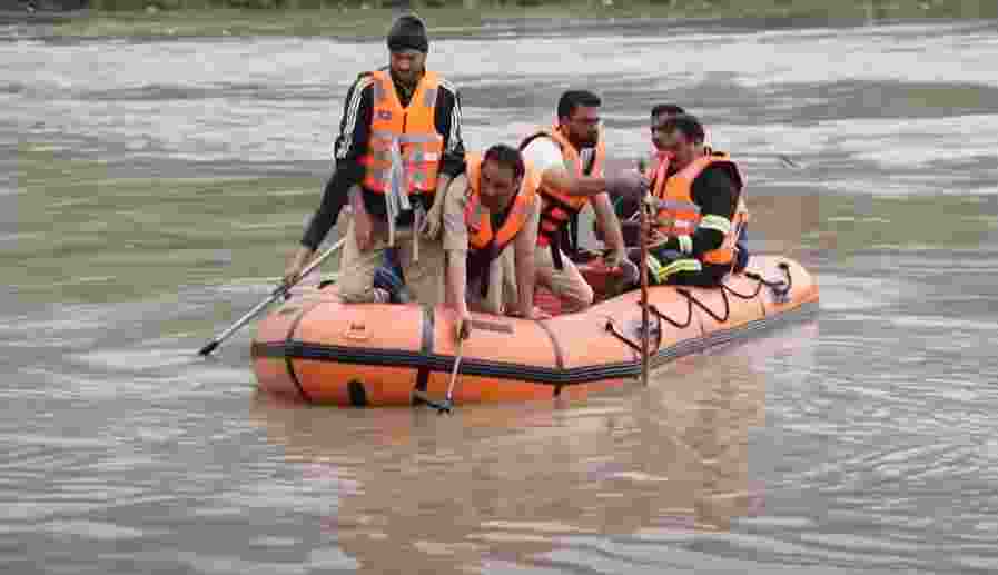 On Tuesday, a shikara ferrying 15 people capsized in the Jhelum near Batwara, leading to the deaths of six people, including a woman and her twin children as well as the boatman. On Tuesday, a shikara ferrying 15 people capsized in the Jhelum near Batwara, leading to the deaths of six people, including a woman and her twin children as well as the boatman.