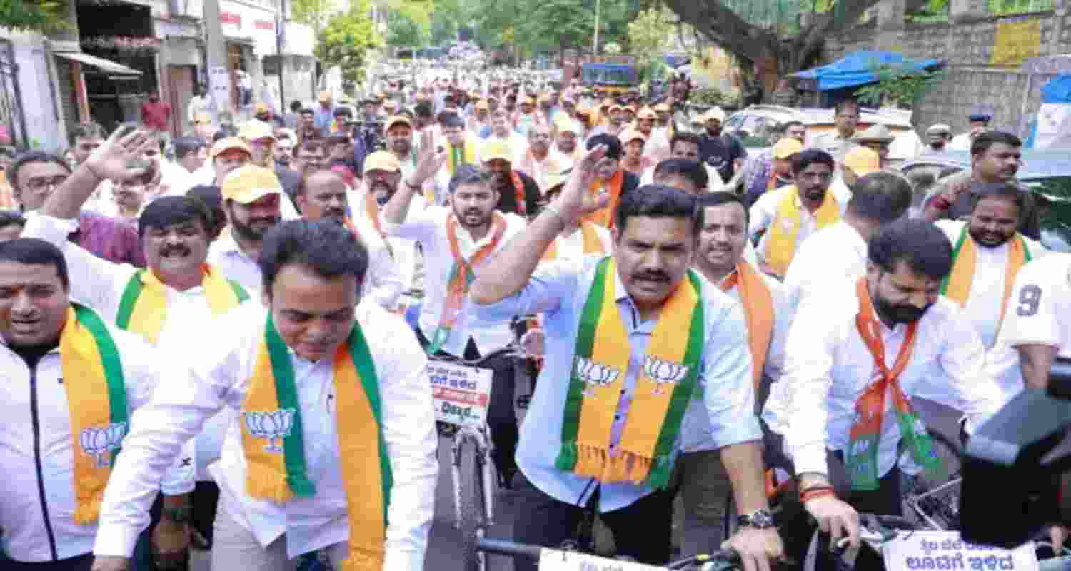 BJP stages demonstration against bus fare hike in K'taka BJP stages demonstration against bus fare hike in K'taka
