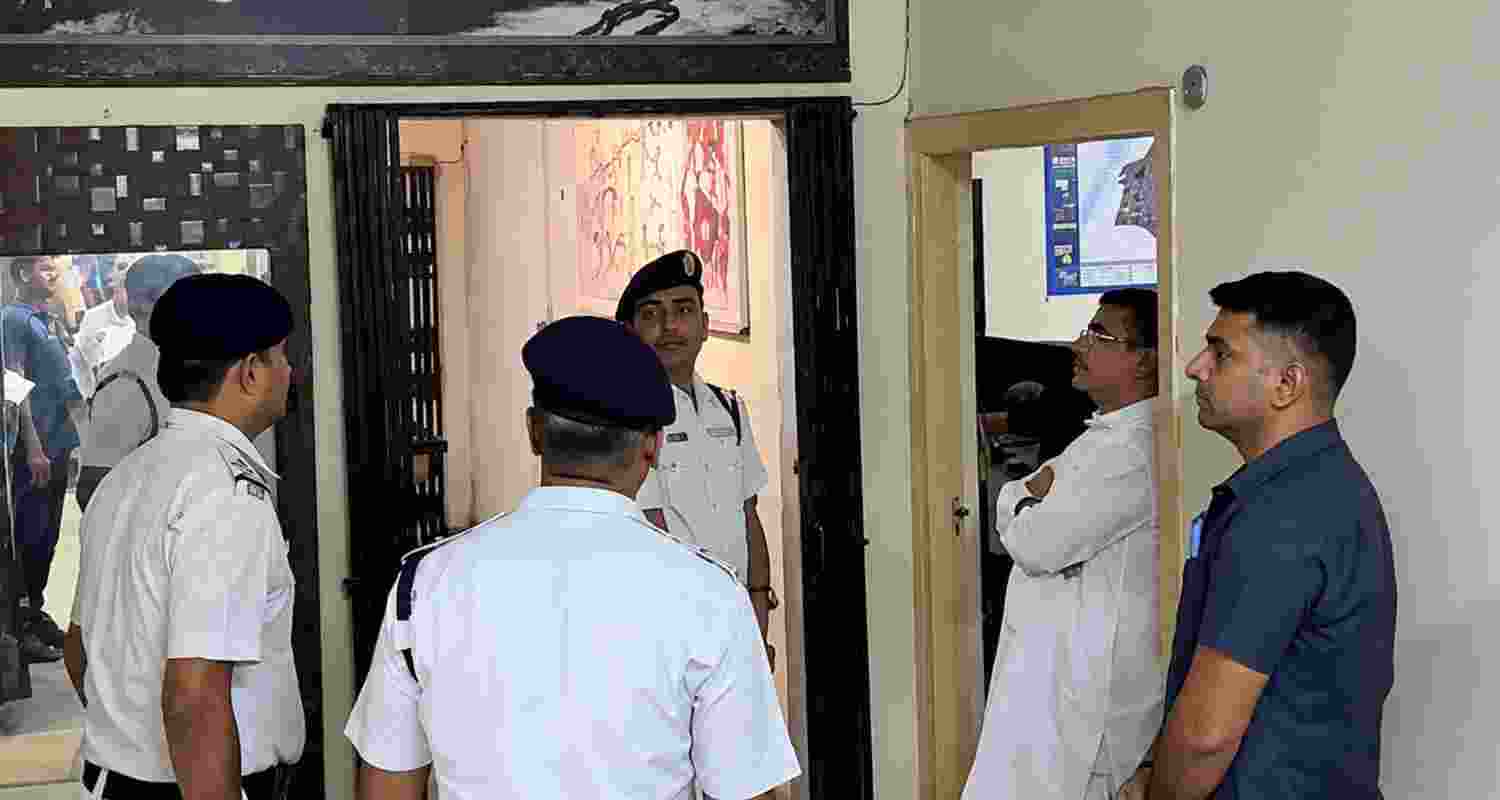 West Bengal CM Suvendu Adhikari made surprise inspections at Watgunge and Iqbalpur police stations to review infrastructure and law-and-order readiness. West Bengal CM Suvendu Adhikari made surprise inspections at Watgunge and Iqbalpur police stations to review infrastructure and law-and-order readiness.