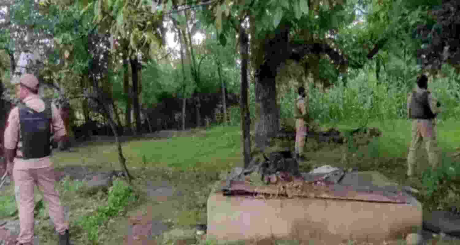 Counter Intelligence Kashmir (CIK) personnel conduct searches at multiple locations across four Kashmir districts during an investigation under the UAPA. Counter Intelligence Kashmir (CIK) personnel conduct searches at multiple locations across four Kashmir districts during an investigation under the UAPA.