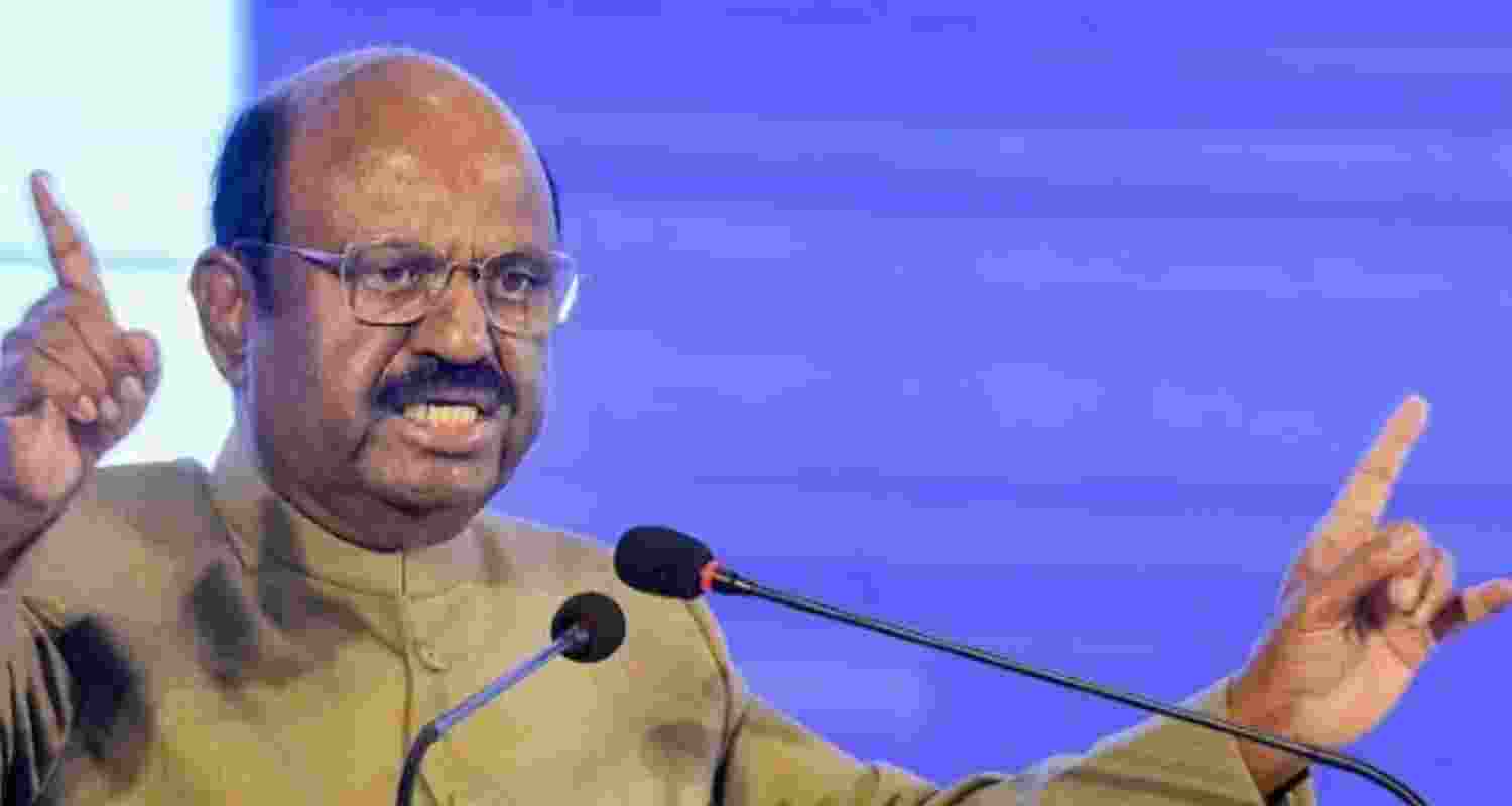 West Bengal governor CV Ananda Bose in hot water. West Bengal governor CV Ananda Bose in hot water.