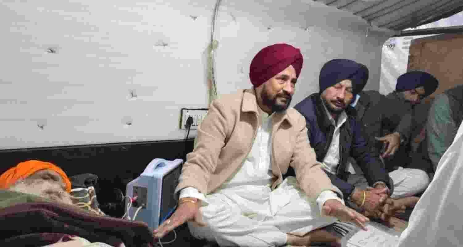 Former Punjab Chief Minister Charanjit Singh Channi visited Dallewal at the protest site. Former Punjab Chief Minister Charanjit Singh Channi visited Dallewal at the protest site.