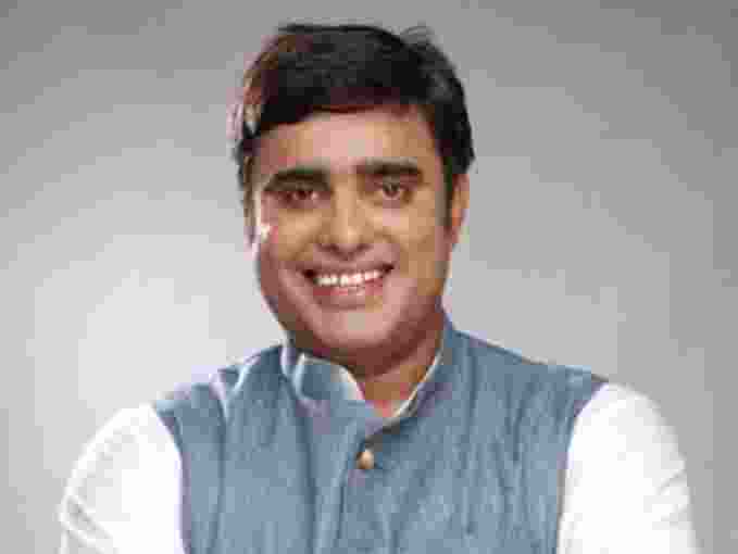 Rakesh Daultabad had won the Badshahpur seat in the 2019 assembly elections as an independent candidate and later supported the BJP government. He had also contested from Badshahpur in 2009 and 2014 but lost. Rakesh Daultabad had won the Badshahpur seat in the 2019 assembly elections as an independent candidate and later supported the BJP government. He had also contested from Badshahpur in 2009 and 2014 but lost.