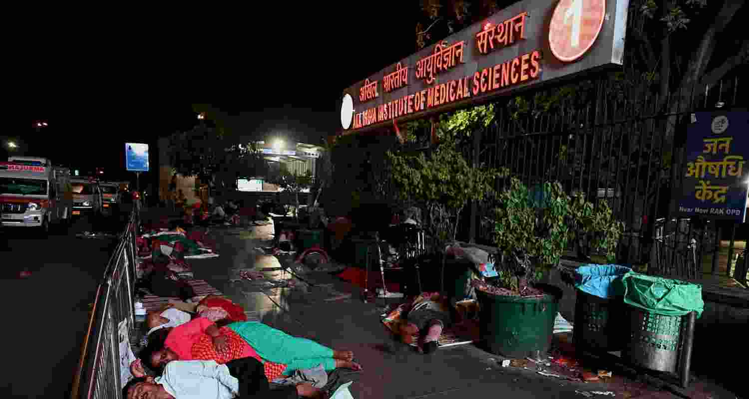Many outstation patients and their families, who come for treatment at Safdarjung and AIIMS seen stranded outside AIIMS metro station. Many outstation patients and their families, who come for treatment at Safdarjung and AIIMS seen stranded outside AIIMS metro station.