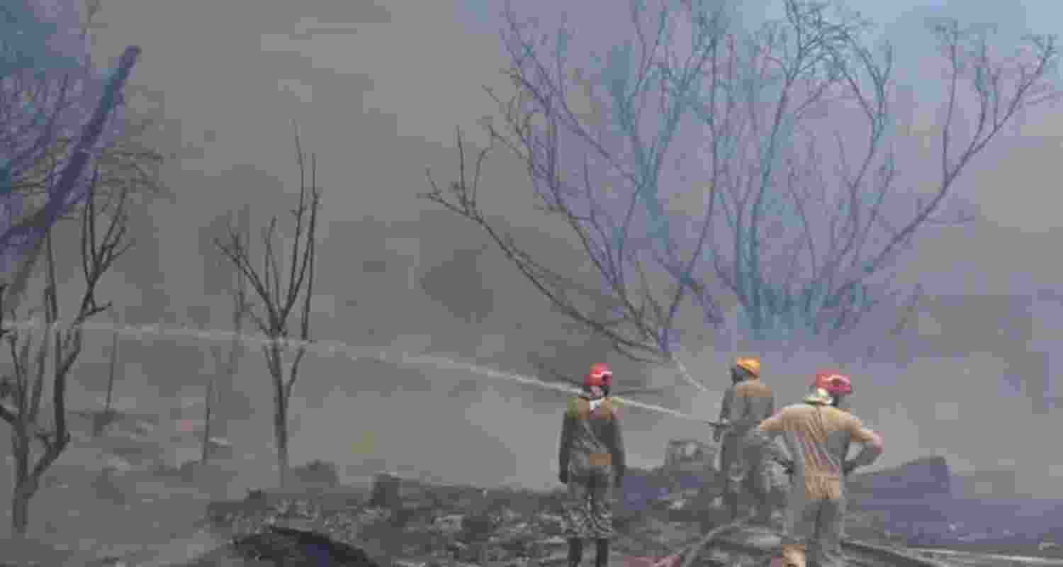 Two children killed in massive fire at Rohini jhuggi cluster Two children killed in massive fire at Rohini jhuggi cluster