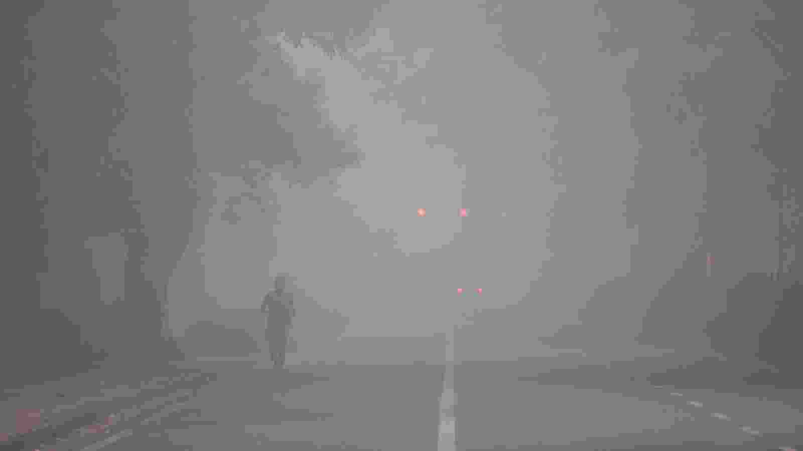 Delhi govt faces harsh 'snub from political rivals over pollution Delhi govt faces harsh 'snub from political rivals over pollution