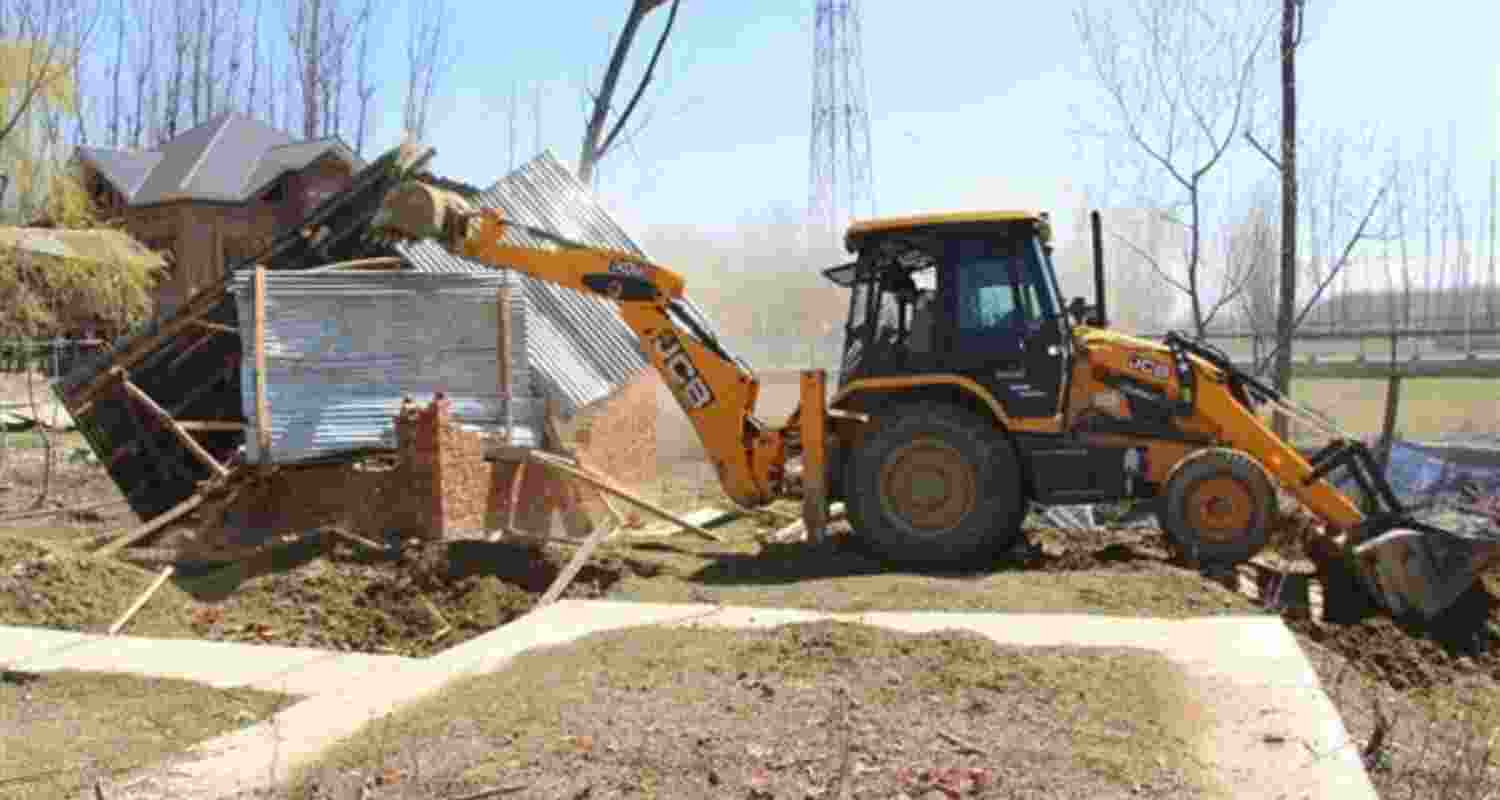 J-K: Authorities demolish house of alleged terror handler J-K: Authorities demolish house of alleged terror handler