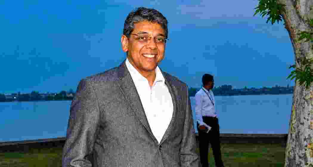 1993-batch Indian Police Service (IPS) officer of the Andhra Pradesh cadre, Mahesh Dixit. 1993-batch Indian Police Service (IPS) officer of the Andhra Pradesh cadre, Mahesh Dixit.