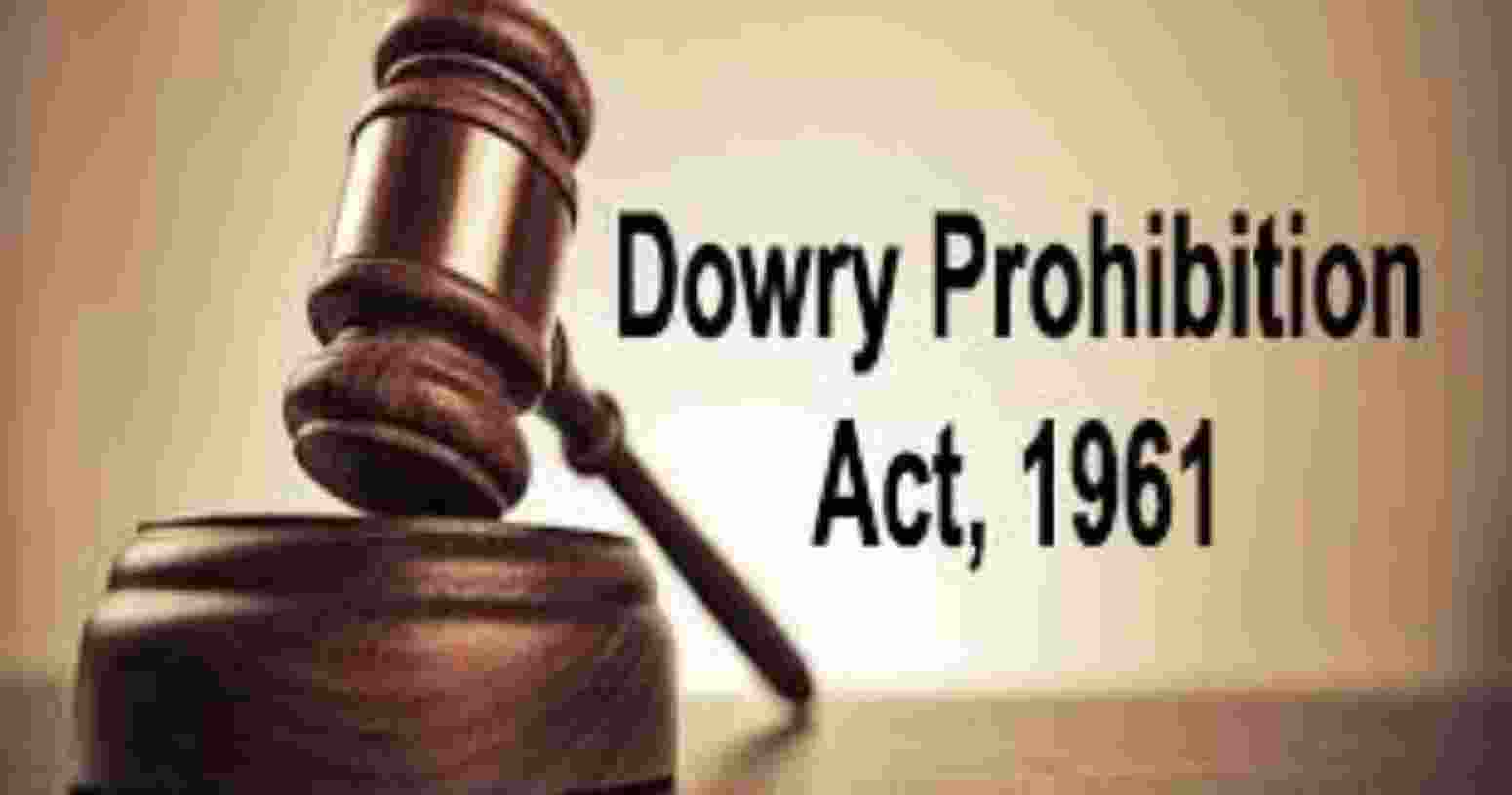 Dowry 'givers' can't be prosecuted in complaint against 'takers' Dowry 'givers' can't be prosecuted in complaint against 'takers'