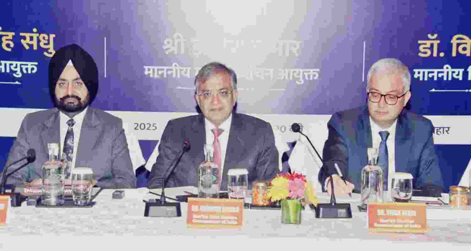 EC meets Bihar's political parties, polls likely post Chhath Puja EC meets Bihar's political parties, polls likely post Chhath Puja