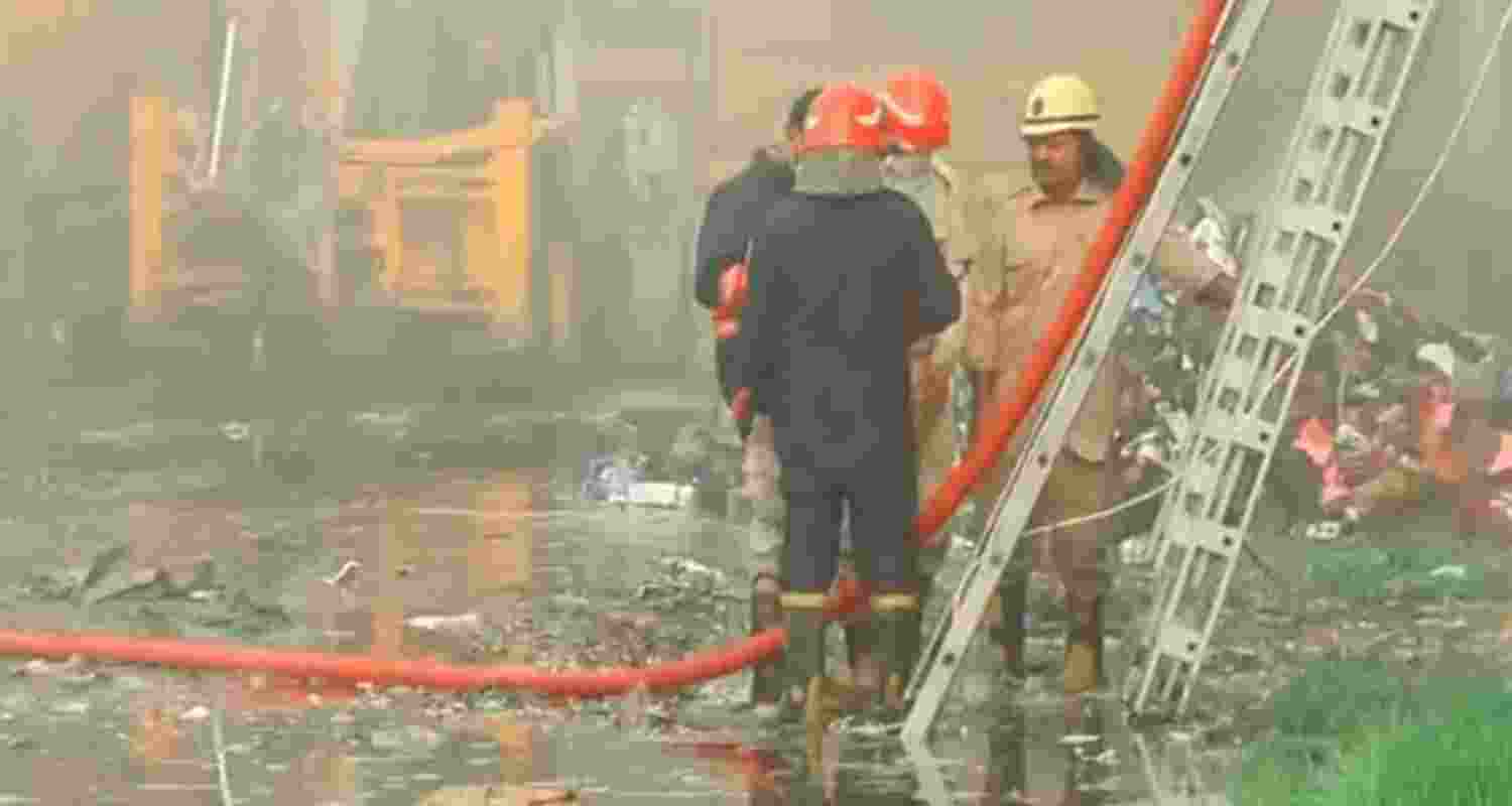 Massive fire in Sanjay Gandhi Transport Nagar; 27 tenders rushed Massive fire in Sanjay Gandhi Transport Nagar; 27 tenders rushed