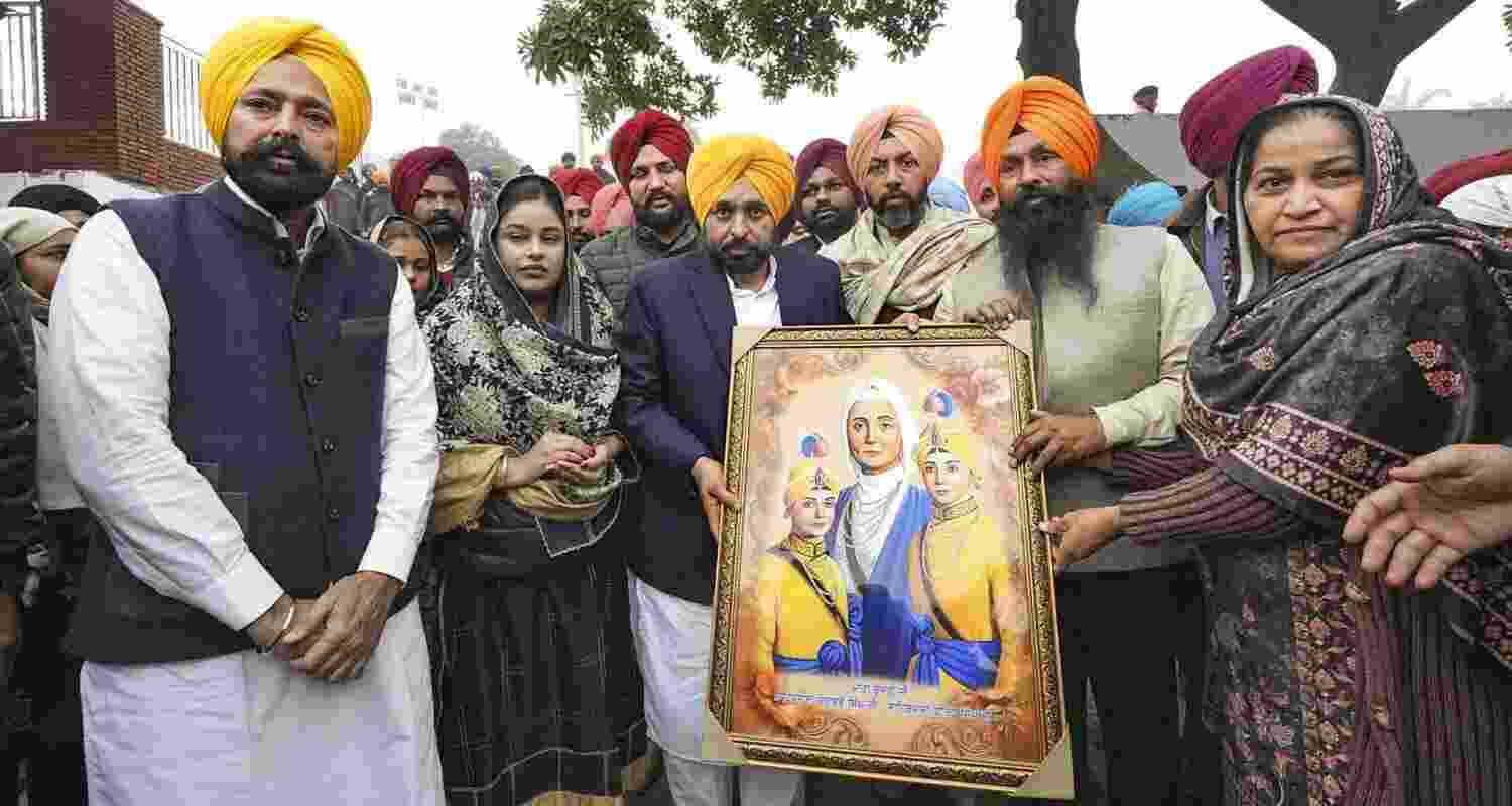 There is a three-day Shaheedi Sabha (martyrdom congregation) ongoing at the city of Fatehgarh Sahib, held annually from December 25 to 27 in memory of Sahibzades Baba Zorawar Singh and Baba Fateh Singh, the younger sons of Guru Gobind Singh, and their grandmother Mata Gujri There is a three-day Shaheedi Sabha (martyrdom congregation) ongoing at the city of Fatehgarh Sahib, held annually from December 25 to 27 in memory of Sahibzades Baba Zorawar Singh and Baba Fateh Singh, the younger sons of Guru Gobind Singh, and their grandmother Mata Gujri