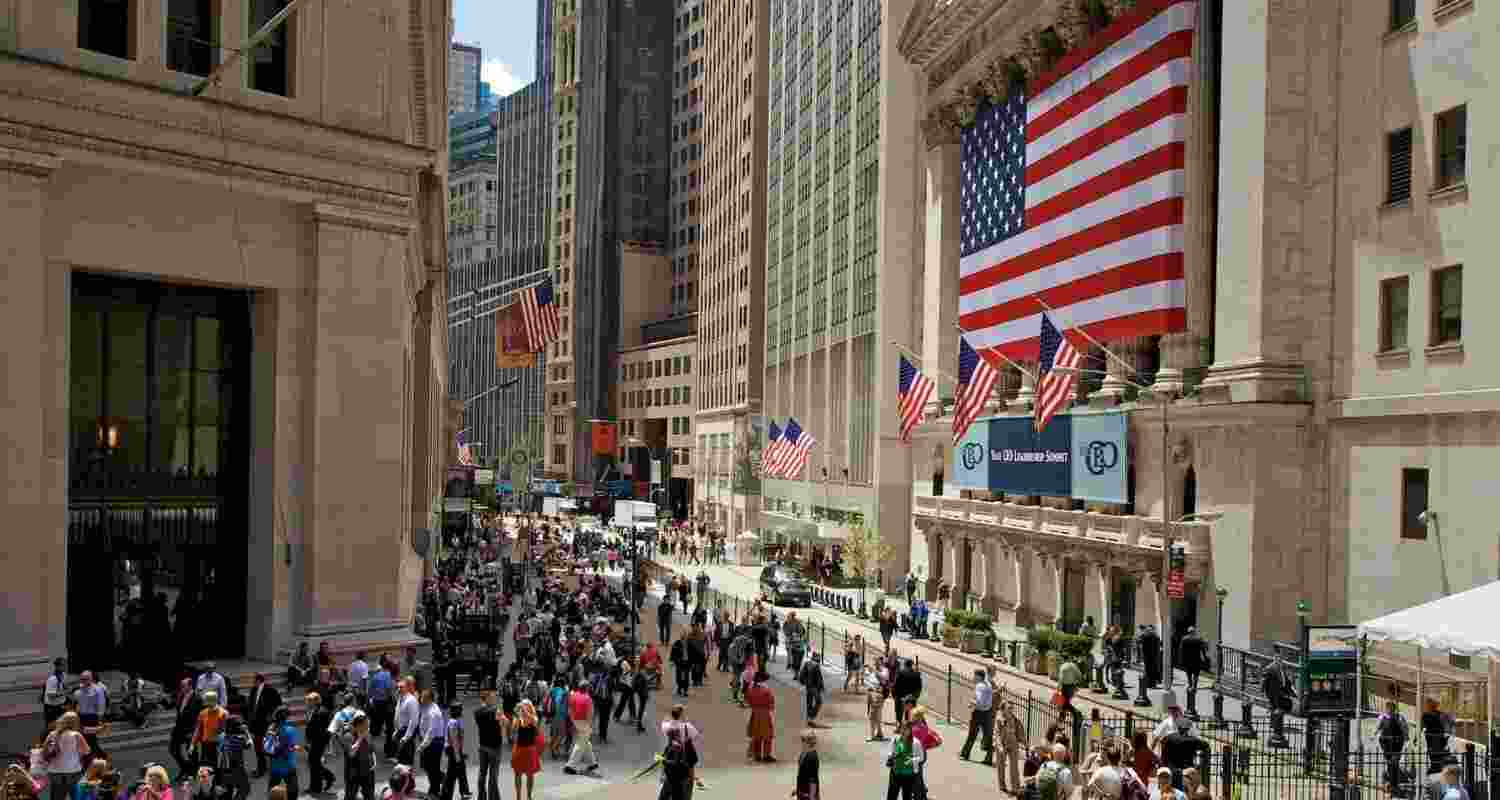 Some of Friday’s strongest action was in the oil market, where the price of a barrel of benchmark US crude sank 4.2 per cent to $58.90 as a ceasefire between Israel and Hamas came into effect in Gaza Some of Friday’s strongest action was in the oil market, where the price of a barrel of benchmark US crude sank 4.2 per cent to $58.90 as a ceasefire between Israel and Hamas came into effect in Gaza