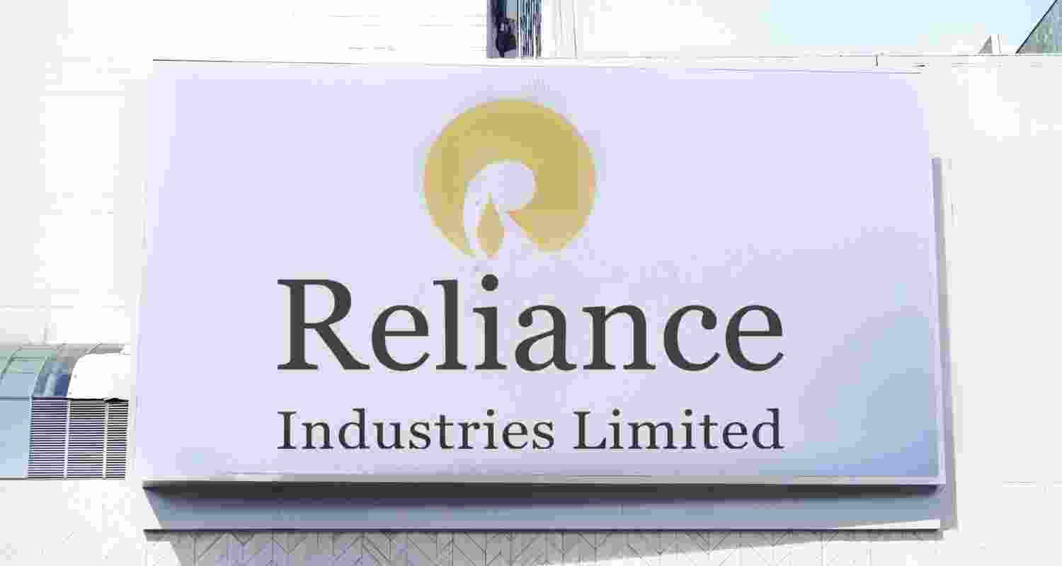 HDFC Bank, Bharti Airtel, ICICI Bank and State Bank of India made gains in their valuation HDFC Bank, Bharti Airtel, ICICI Bank and State Bank of India made gains in their valuation
