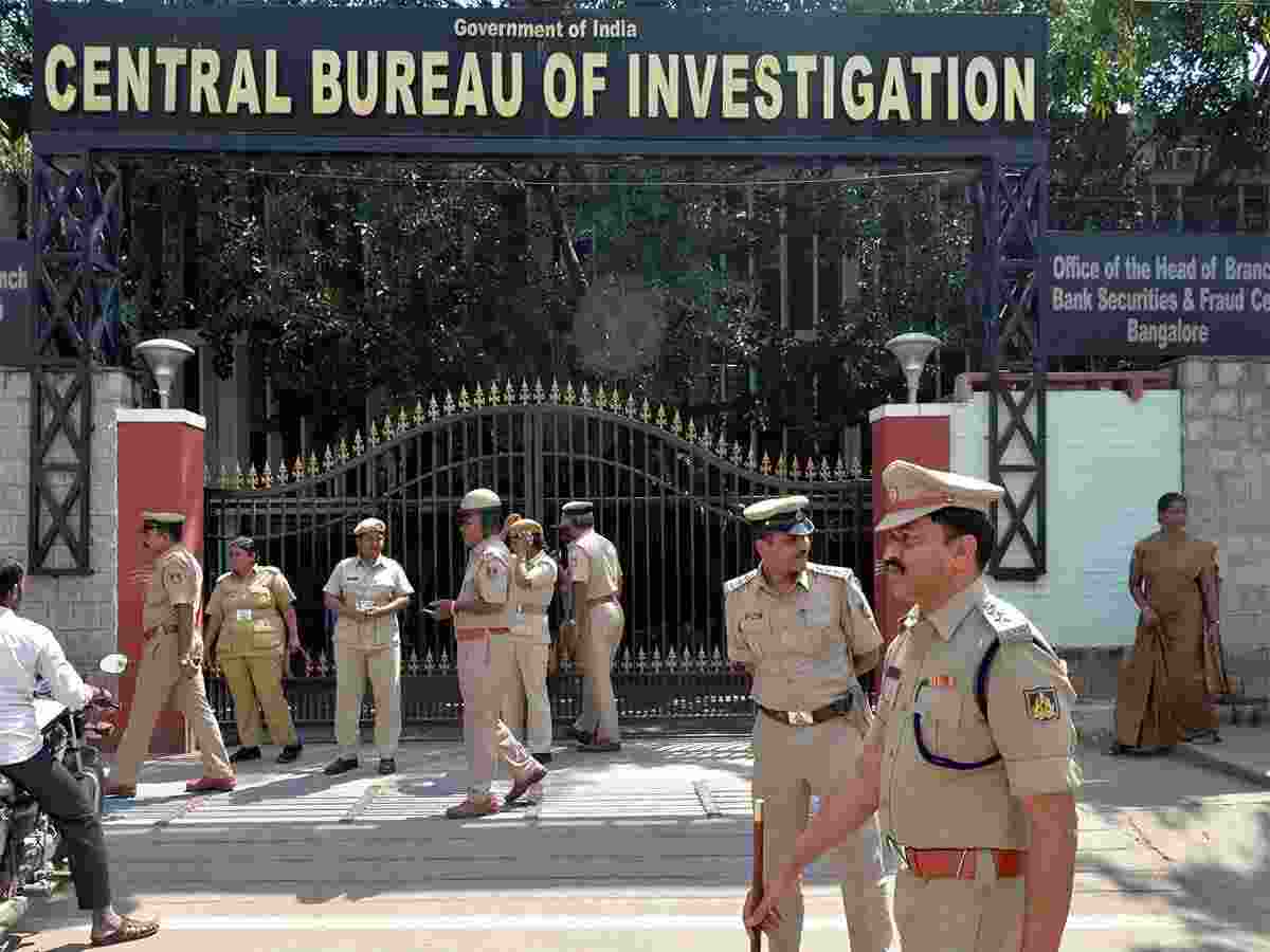 CBI busts bribery ring at NCL in MP, DSP among arrested CBI busts bribery ring at NCL in MP, DSP among arrested