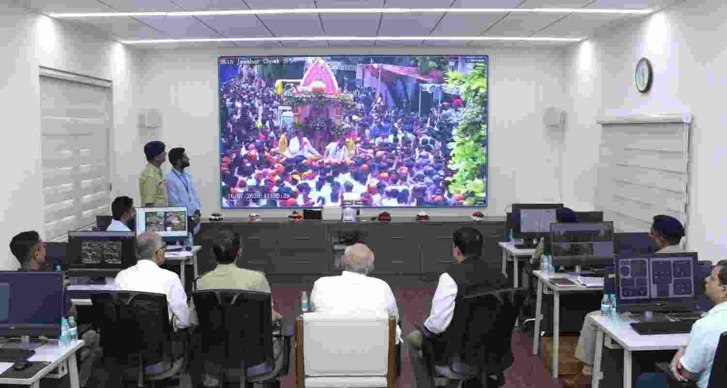 Gujarat CM monitors Jagannath Rath Yatra Gujarat CM monitors Jagannath Rath Yatra
