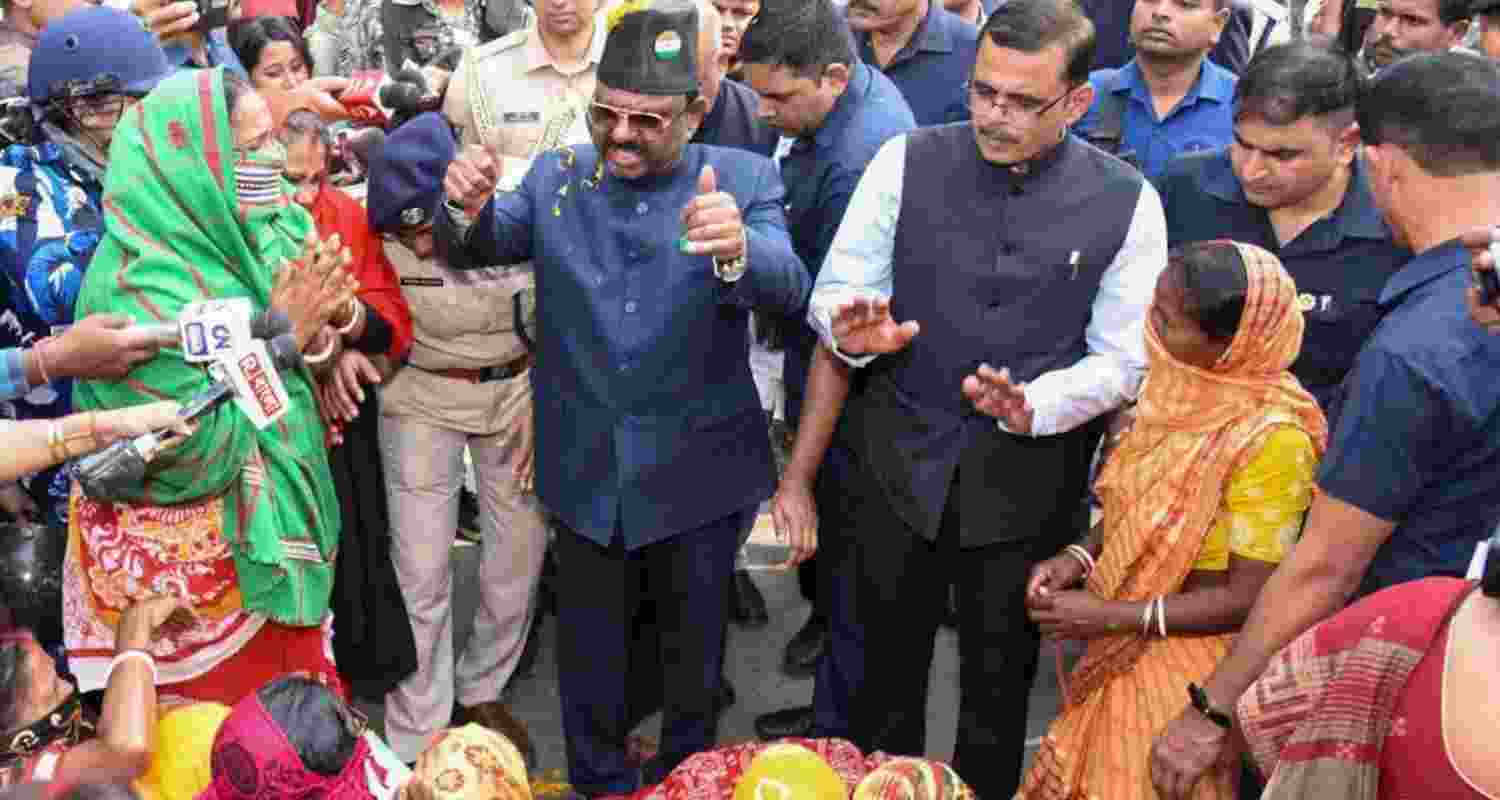 TMC MPs praise governor for providing shelter to Sandeshkhali victims. TMC MPs praise governor for providing shelter to Sandeshkhali victims.