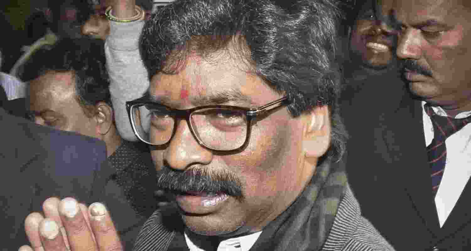 Hemant Soren gets permission from a special court of Ranchi to participate in the trust vote. Hemant Soren gets permission from a special court of Ranchi to participate in the trust vote.