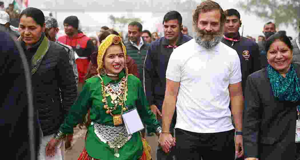 Himani Narwal seen with Rahul Gandhi during the Bharat Jodo Nyaya Yatra, where she actively participated in the Congress campaign and various political events in Haryana.
Himani Narwal seen with Rahul Gandhi during the Bharat Jodo Nyaya Yatra, where she actively participated in the Congress campaign and various political events in Haryana.